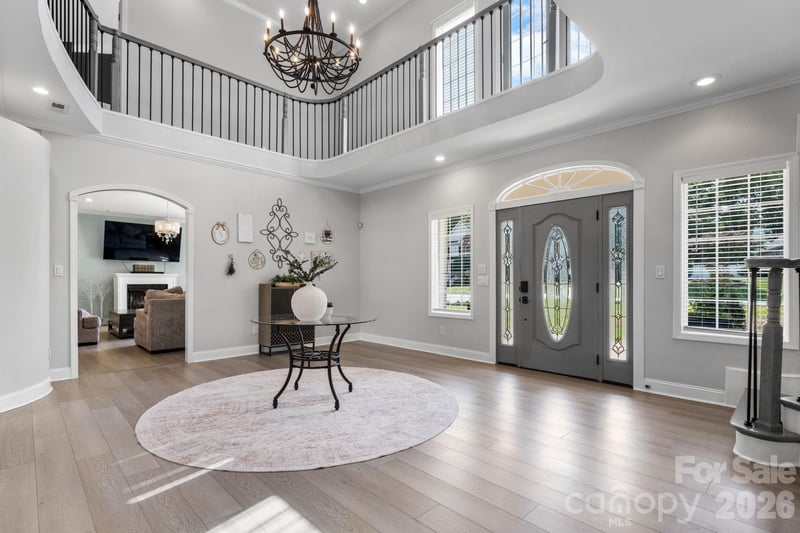 1360 Sweet Briar Ln, Hickory, NC 28602