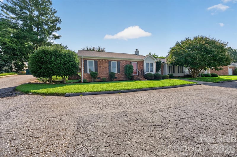 1326 Old Lenoir Rd NW, Hickory, NC 28601