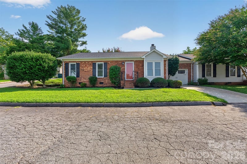 1326 Old Lenoir Rd NW, Hickory, NC 28601