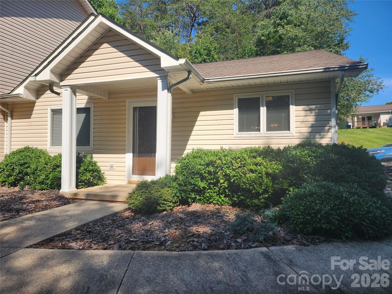 3236 White Oak Ct, Claremont, NC 28610