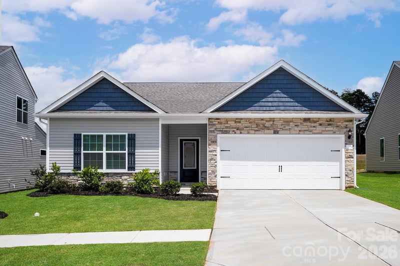 8203 Cravat Ct, Charlotte, NC 28215