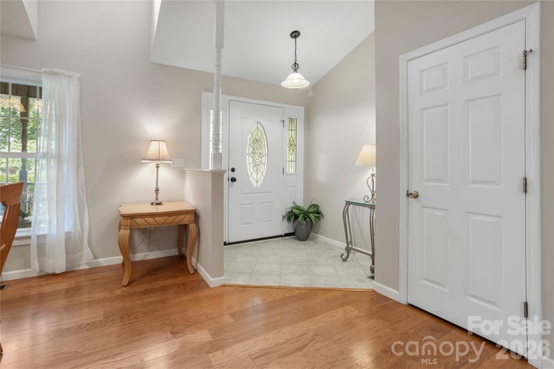 69 Red Cedar Dr, Hendersonville, NC 28792