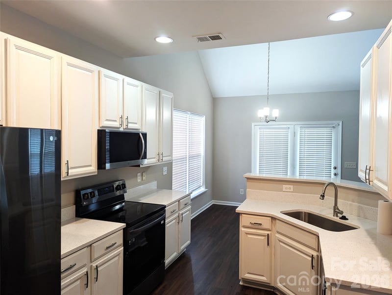 10932 Stone Trail Rd, Charlotte, NC 28213