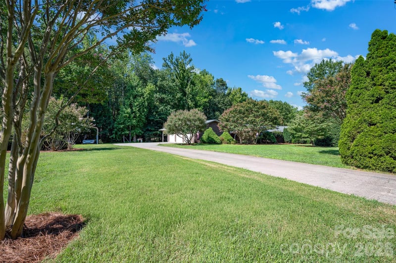 3959 Holly Springs Dr, Newton, NC 28658