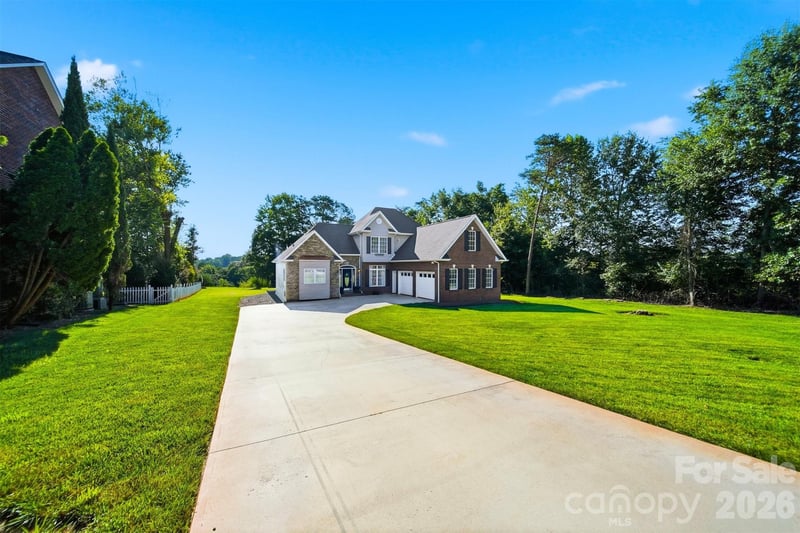 4510 18th Street Ln NE, Hickory, NC 28601