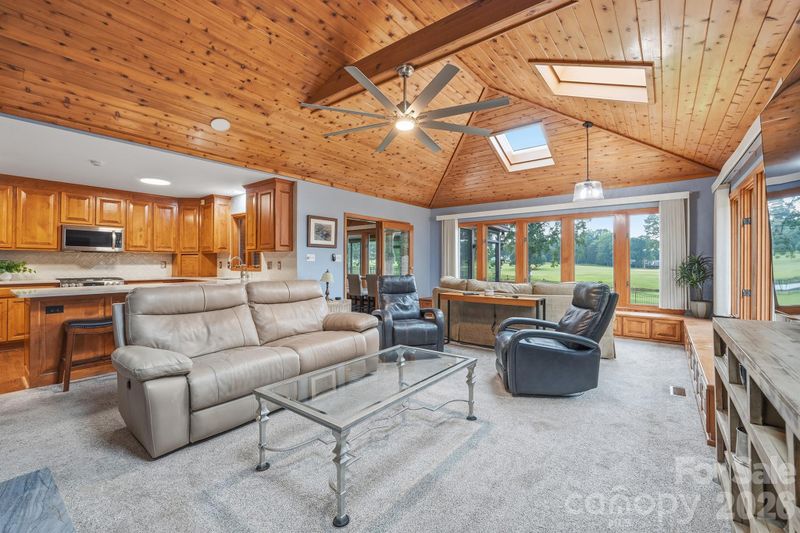 1419 Stoneyridge Dr, Charlotte, NC 28214