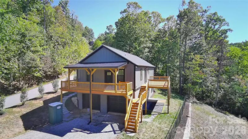 9 Nellie Bell Ln, Swannanoa, NC 28778