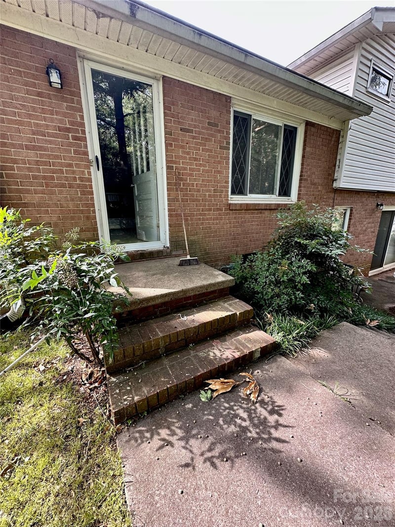 7200 Woodstock Dr, Charlotte, NC 28210