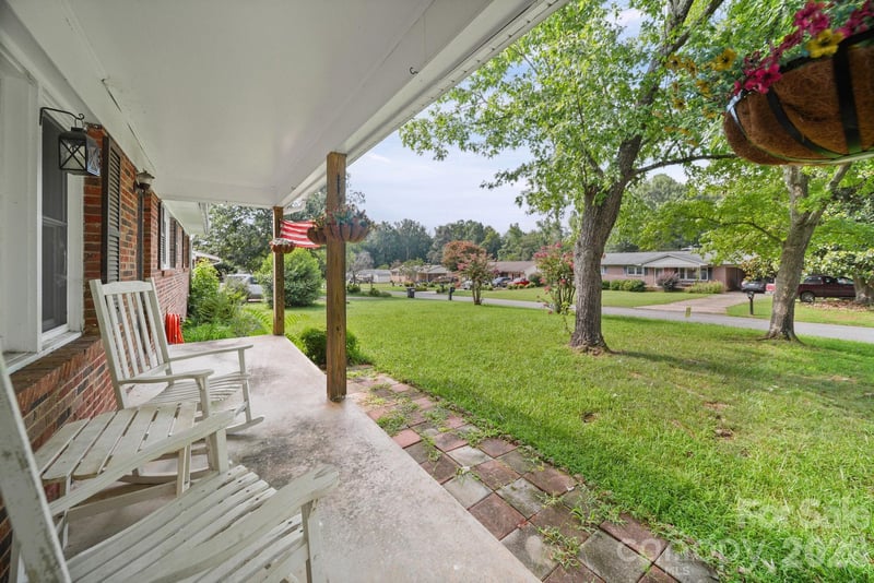 3502 Merry Oaks Ln, Dallas, NC 28034
