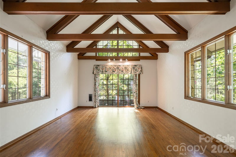 25 E Forest Rd, Asheville, NC 28803