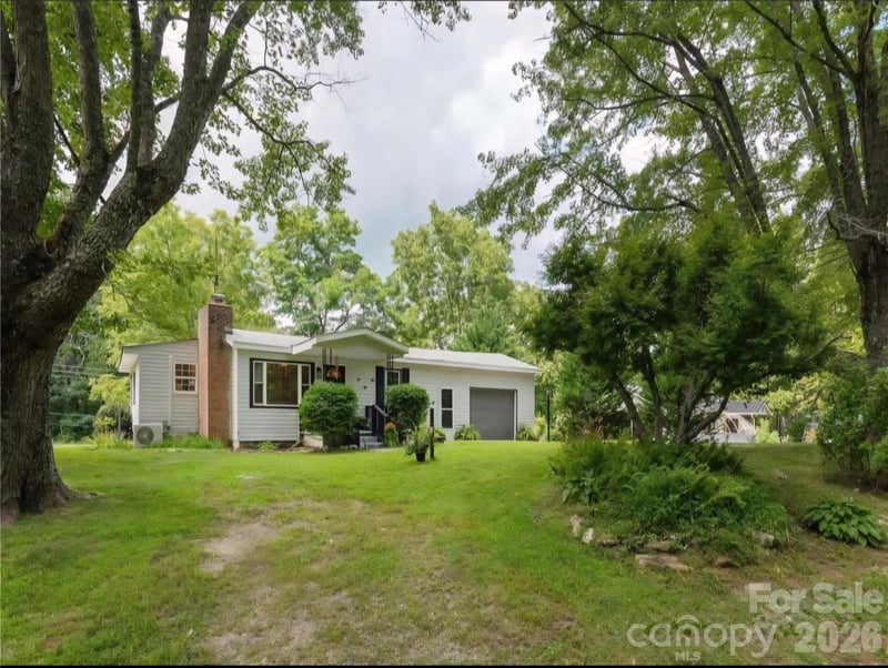 1323 Locust Grove Rd, Hendersonville, NC 28792