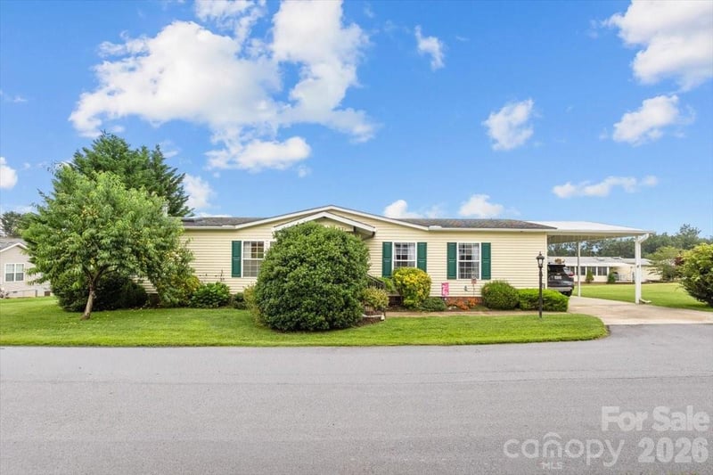 39 Stephanie Ln #13, Hendersonville, NC 28792