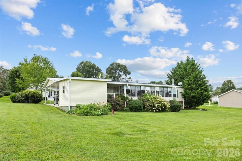 39 Stephanie Ln #13, Hendersonville, NC 28792