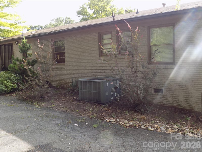 135 Bright Ave, Bessemer City, NC 28016