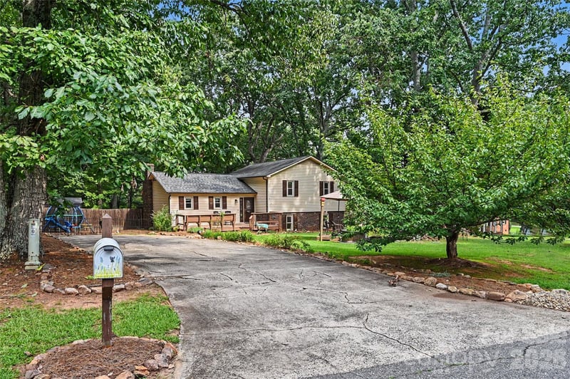 608 Hoyle St, Lincolnton, NC 28092
