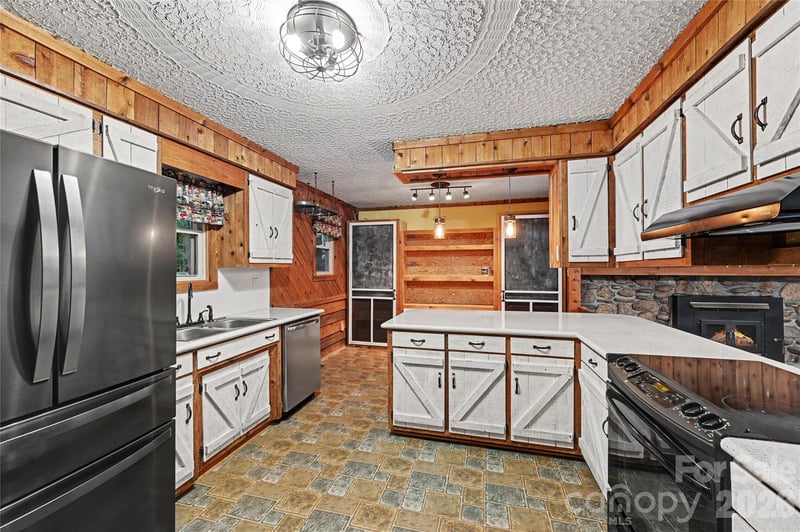 608 Hoyle St, Lincolnton, NC 28092