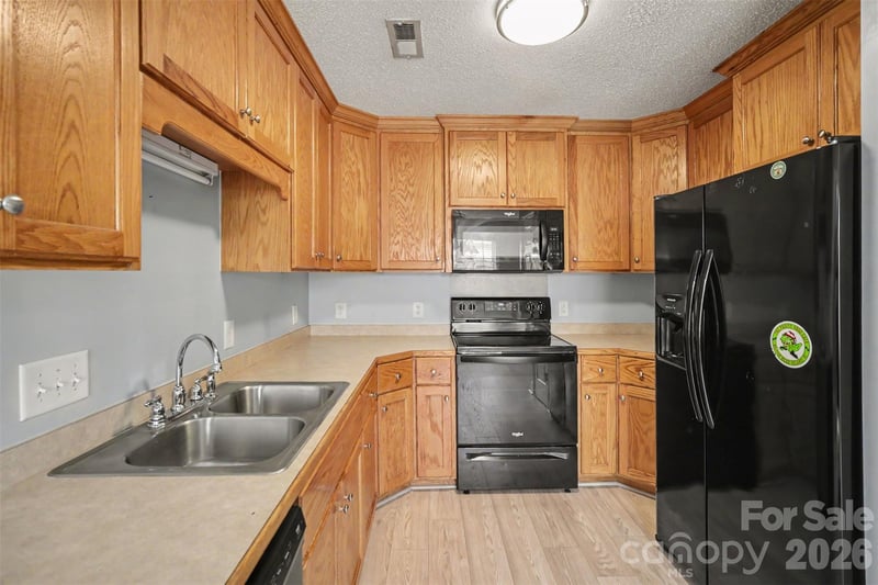 304 Llewellyn St, Belmont, NC 28012