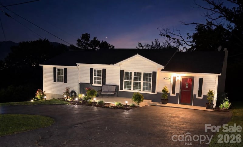 303 Hunter St, Burnsville, NC 28714