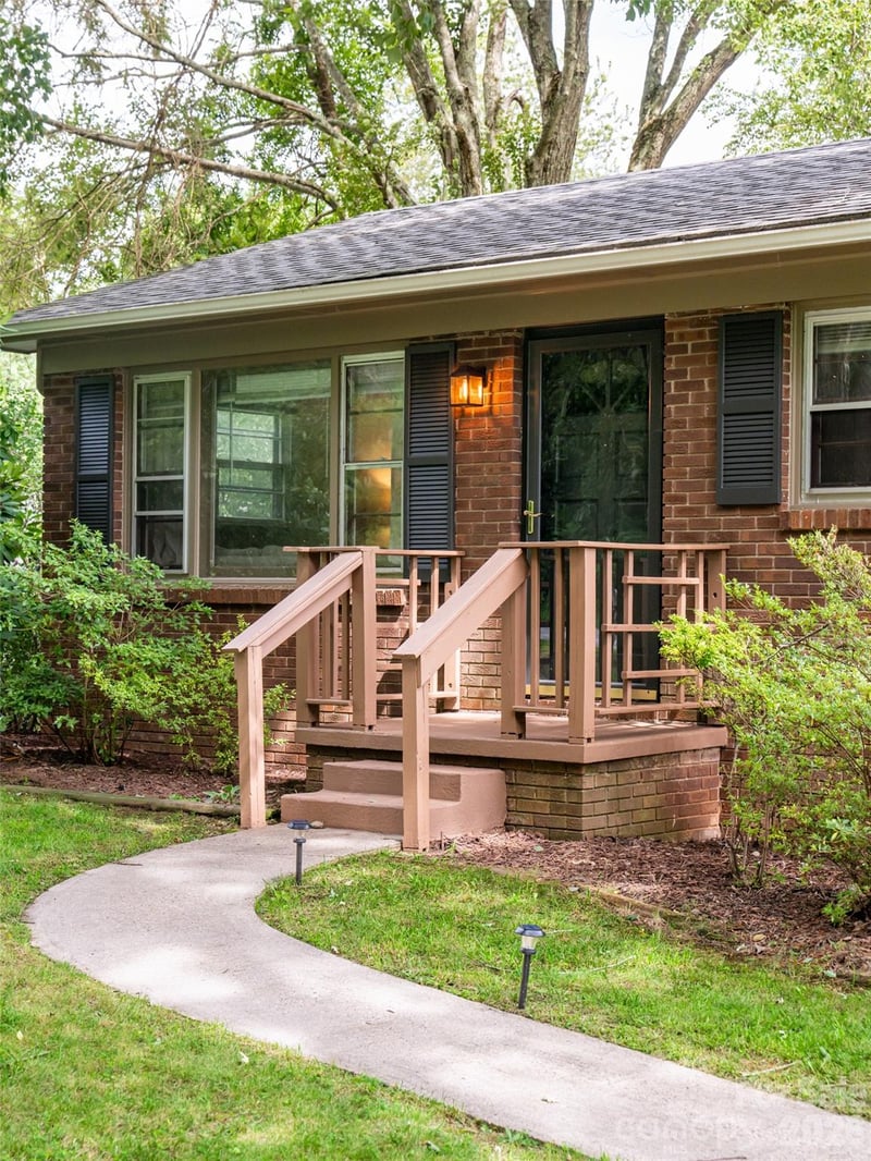 245 Weston Rd, Arden, NC 28704