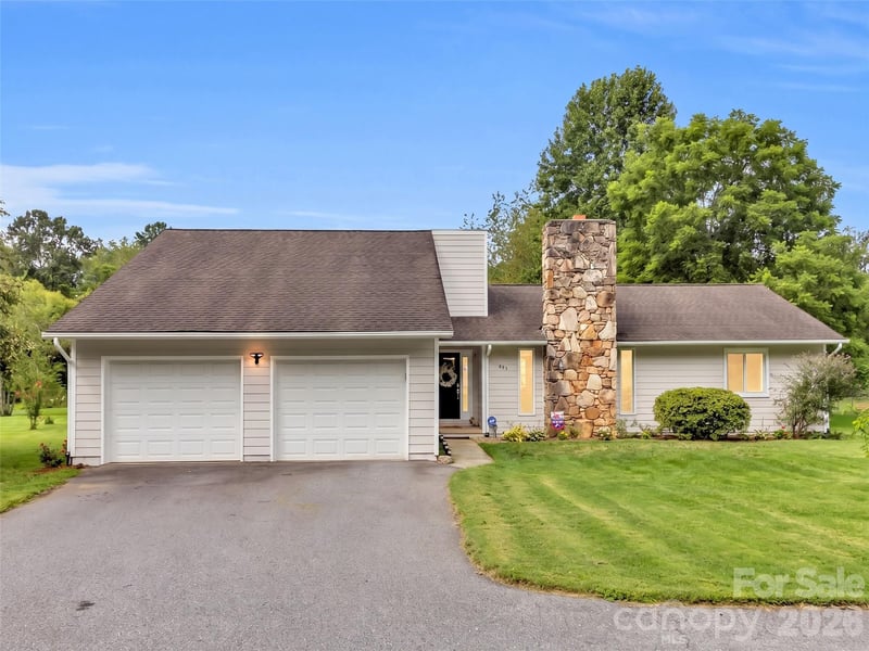 693 Monte Vista Rd, Candler, NC 28715