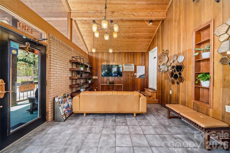 1510 Greenville Hw, Hendersonville, NC 28792