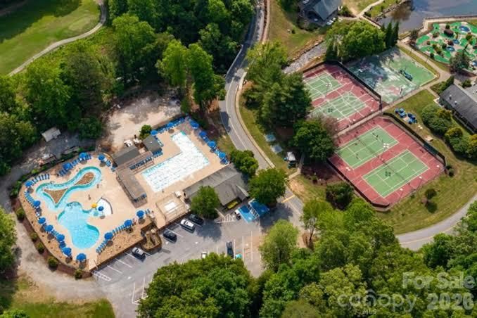 281 Redwing Rd, Lake Lure, NC 28746