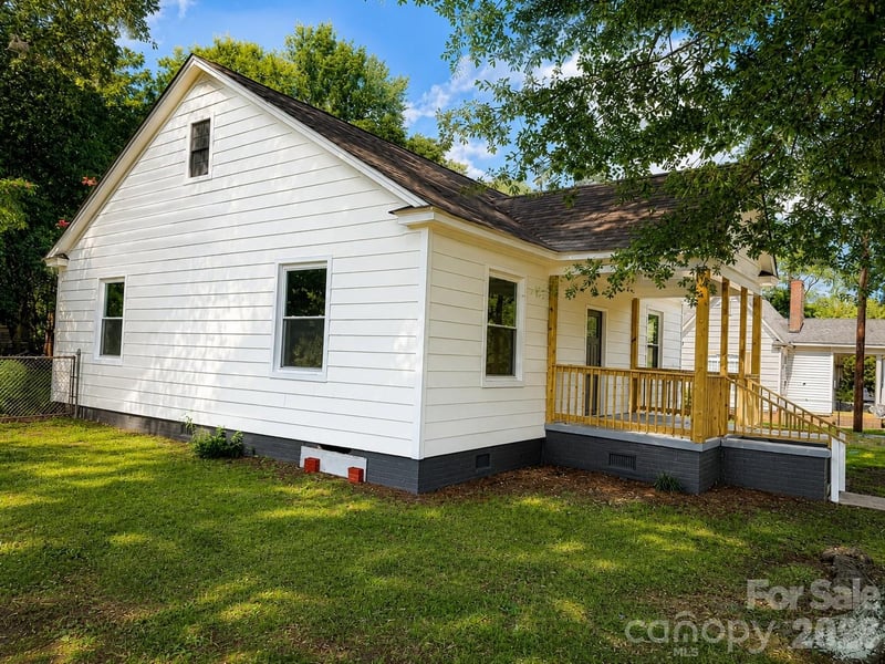 609 Dallas St, Chester, SC 29706