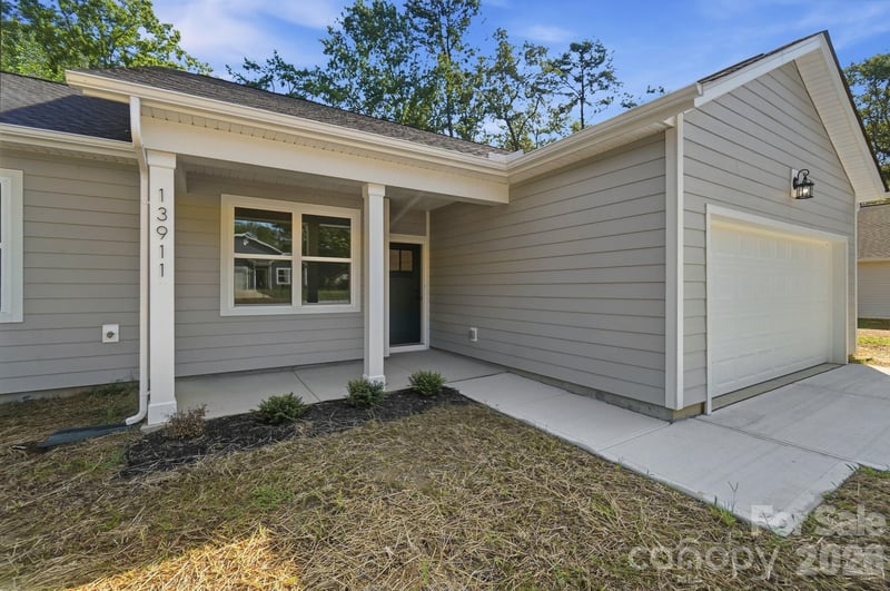 13911 Stillwood Pl, Matthews, NC 28105