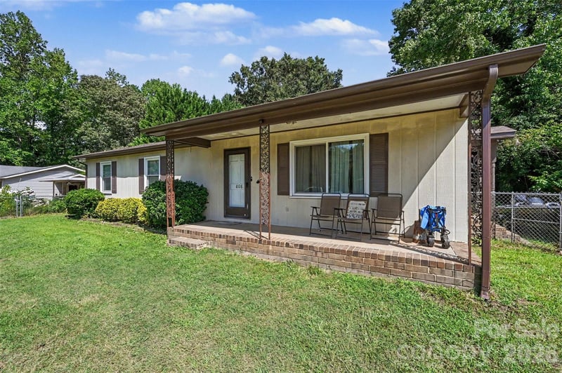 808 E Chestnut St, Stanley, NC 28164