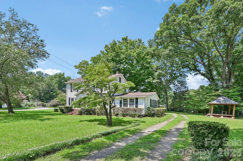 305 E Church St, Troutman, NC 28166
