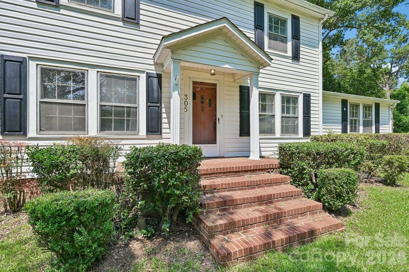 305 E Church St, Troutman, NC 28166