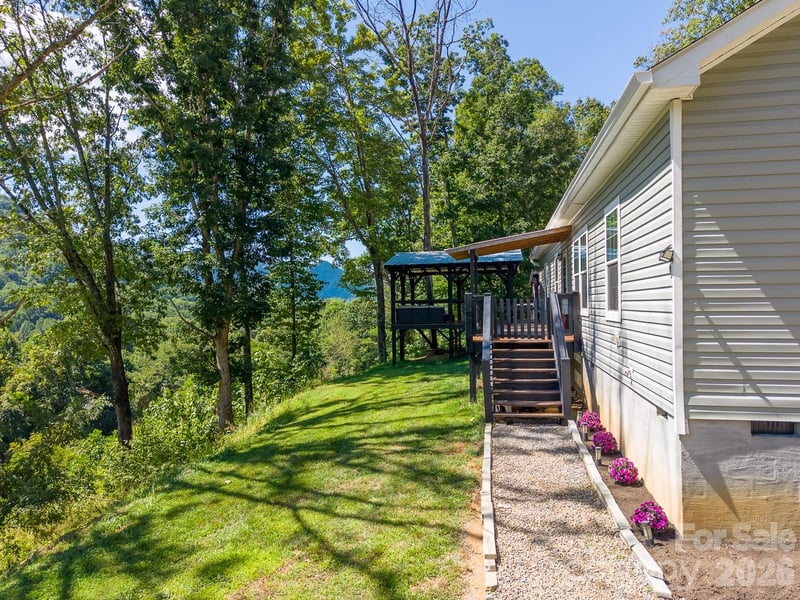 207 Little Horse Rd, Waynesville, NC 28786