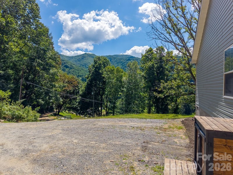 207 Little Horse Rd, Waynesville, NC 28786