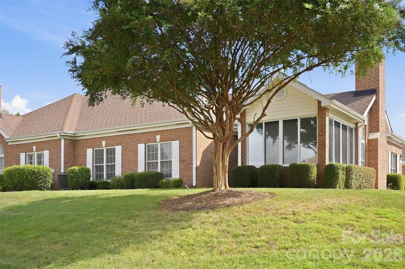 9920 Park Willow Dr, Charlotte, NC 28210