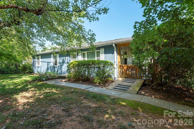 18 Hookers Gap Rd, Candler, NC 28715
