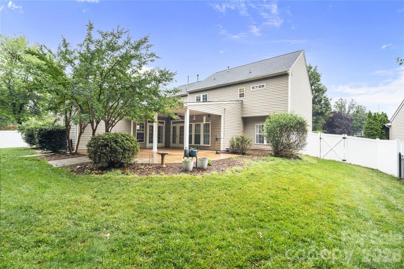 2435 Smith Cove Rd, Denver, NC 28037