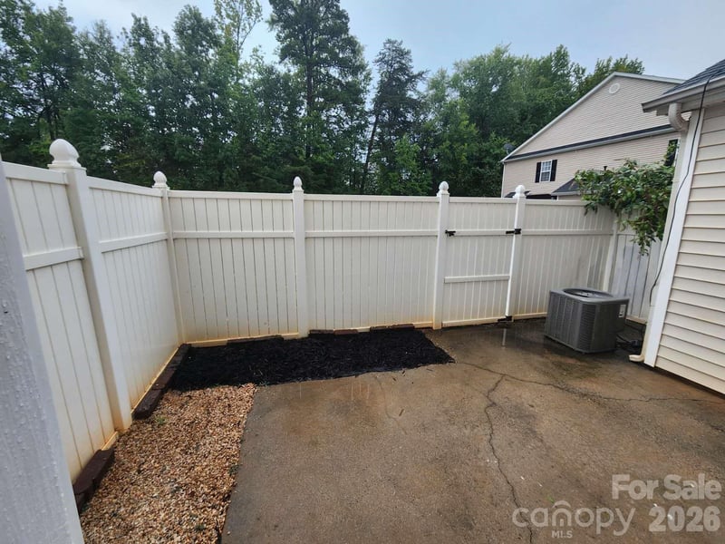 9644 Littleleaf Dr, Charlotte, NC 28215