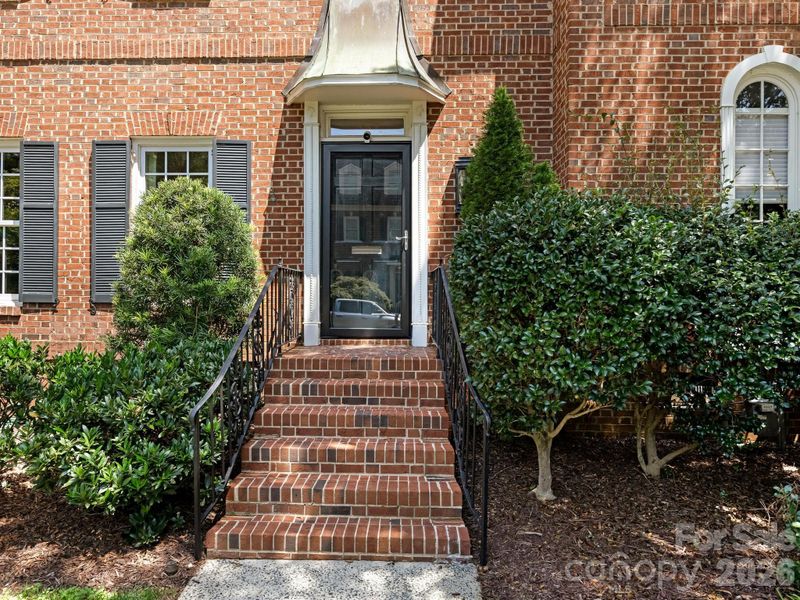 223 Perrin Pl, Charlotte, NC 28207