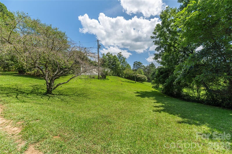 124 Sayles Town Pl, Fairview, NC 28730