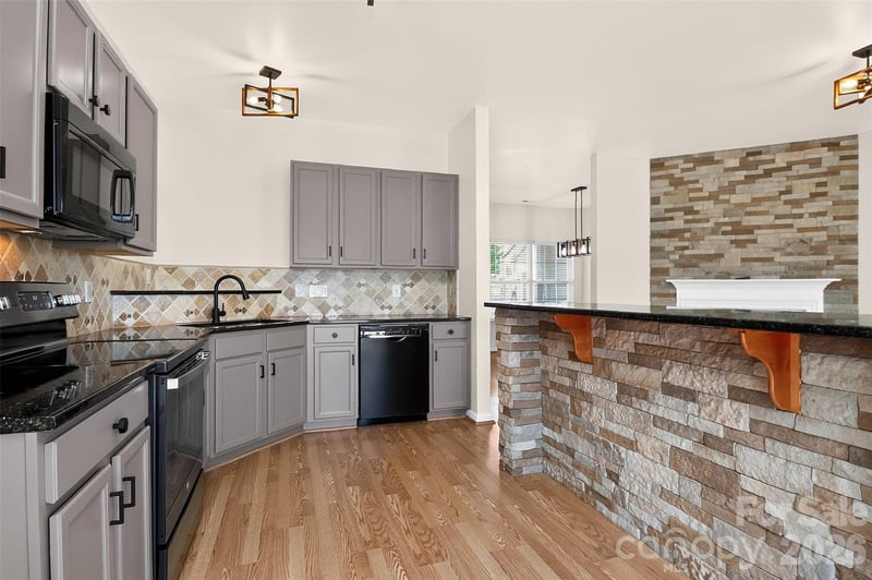 12028 Stratfield Place Cir, Pineville, NC 28134