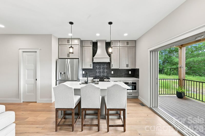 128 Chepstow Pl, Black Mountain, NC 28711