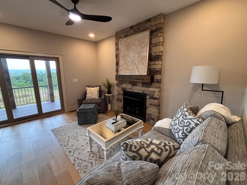128 Chepstow Pl, Black Mountain, NC 28711