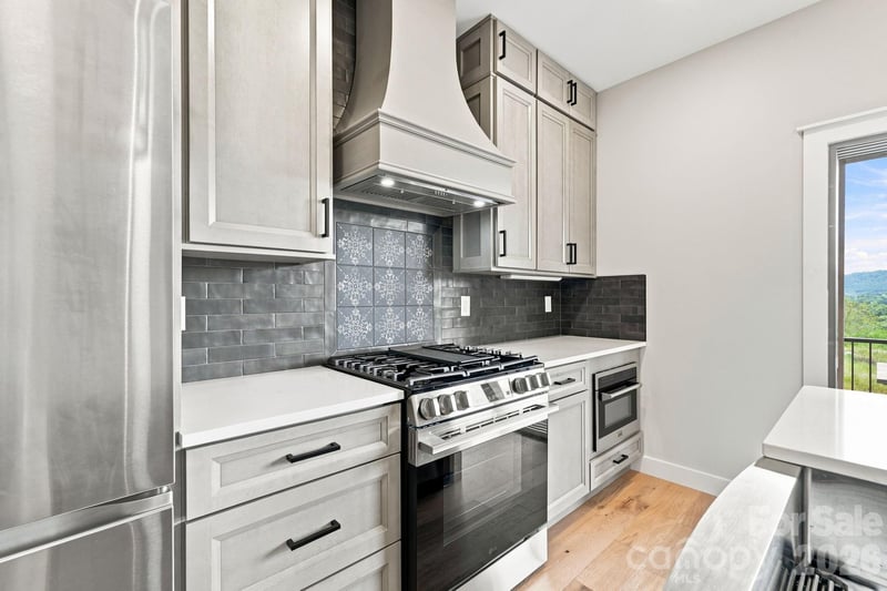 128 Chepstow Pl, Black Mountain, NC 28711