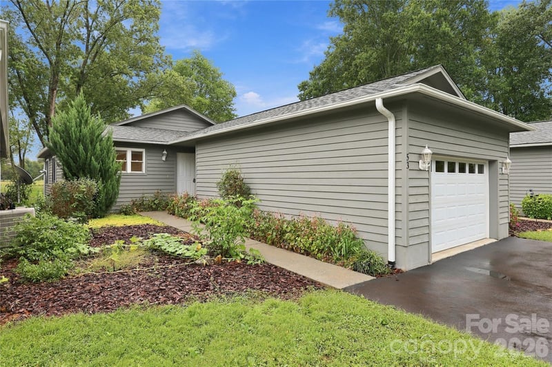 53 Southern Fairway Ct #D2, Etowah, NC 28729