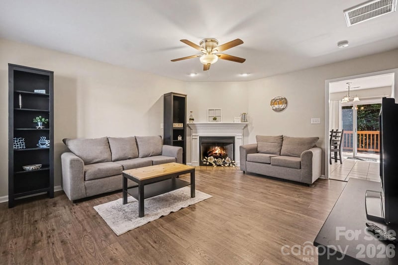 2240 15th Ave NE #102, Hickory, NC 28601