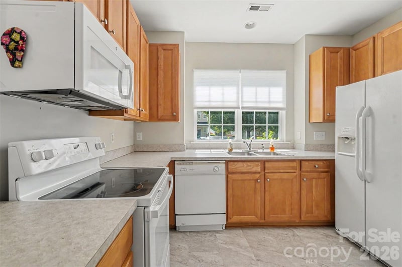 1148 Drummond Ln, Matthews, NC 28104