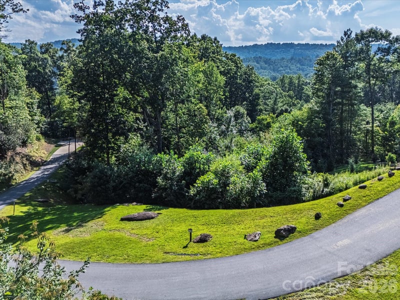 52 Lemongrass Trl, Hendersonville, NC 28791