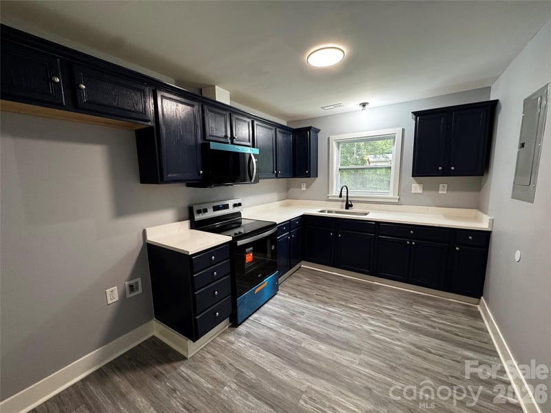 510 E Peachtree St, Dallas, NC 28034