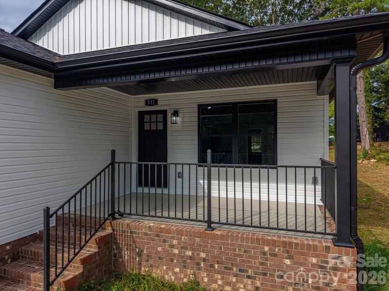 511 N State St, Lincolnton, NC 28092