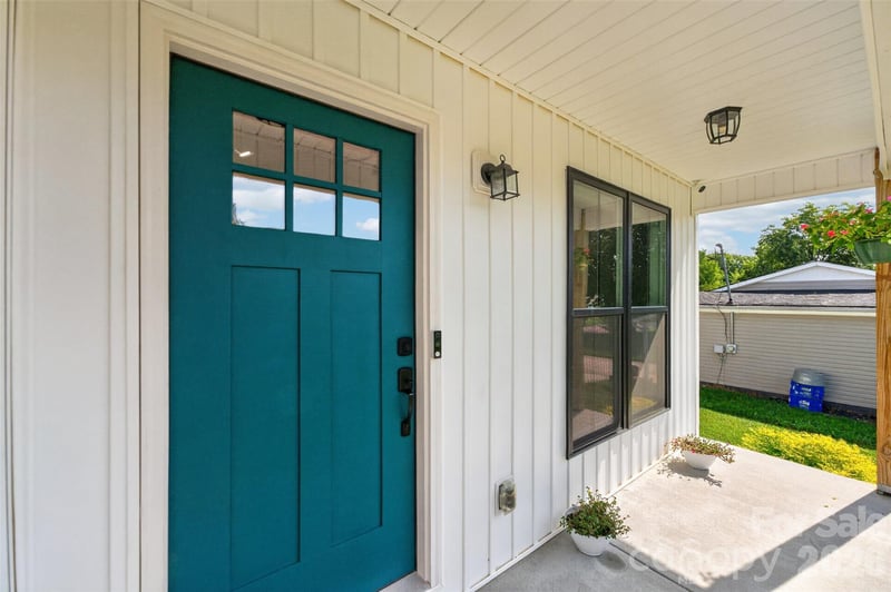 2416 4th Ave NW, Hickory, NC 28601